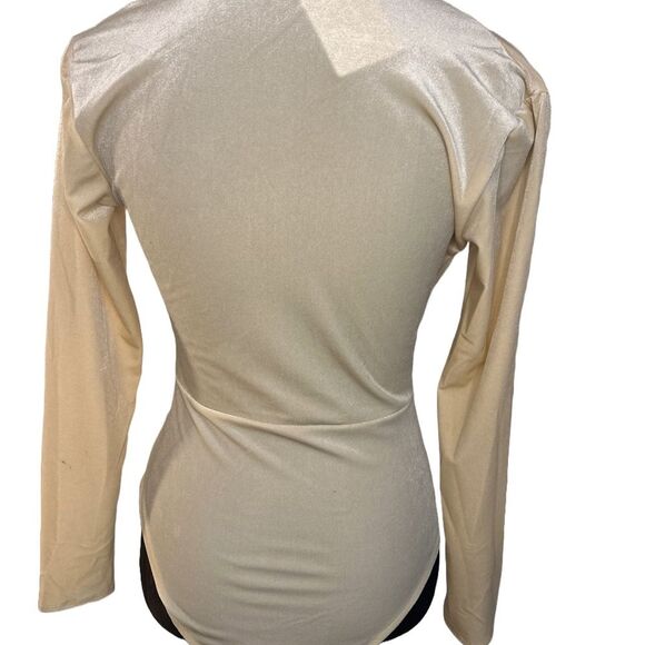 Cream velvet bodysuit. Spring cross v-neck long sleeve Size M NWT - Picture 2 of 5